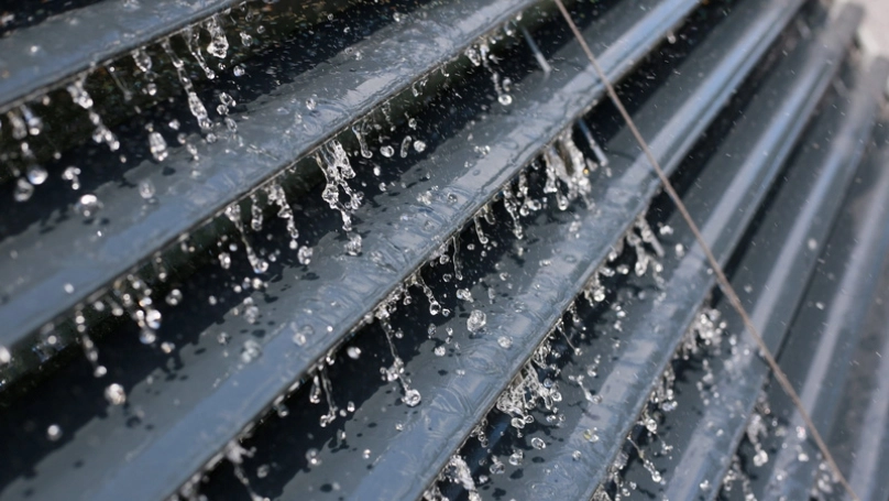 Außenjalousien bei Reinigung mit Wasser