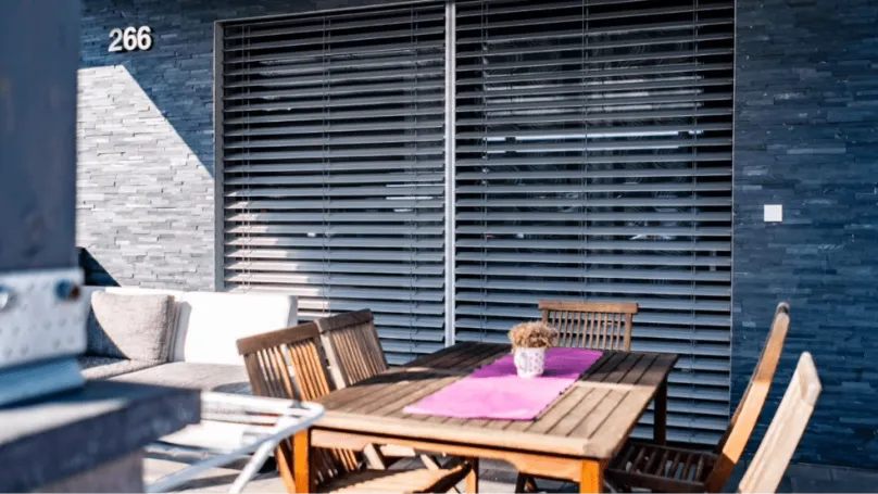 Außenjalousien auf der Terrasse
